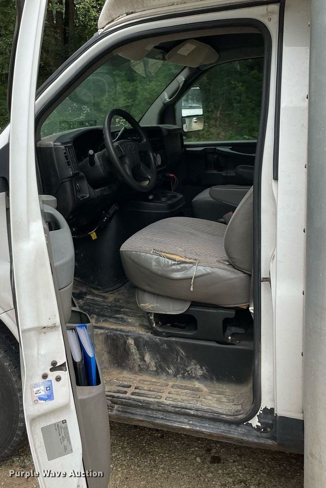 image for item LV9906 2007 Chevrolet Express G3500  utility van