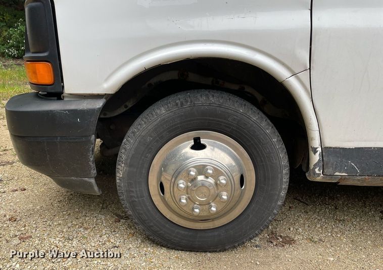 image for item LV9906 2007 Chevrolet Express G3500  utility van
