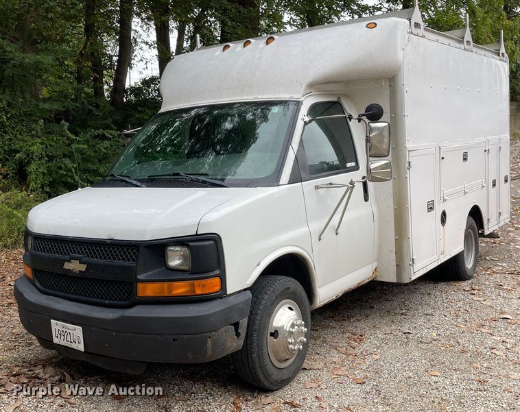 image for item LV9907 2004 Chevrolet Express 3500  utility van