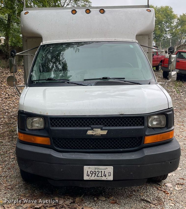 image for item LV9907 2004 Chevrolet Express 3500  utility van