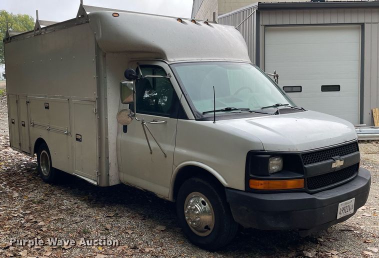 image for item LV9907 2004 Chevrolet Express 3500  utility van