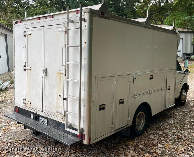 image for item LV9907 2004 Chevrolet Express 3500  utility van