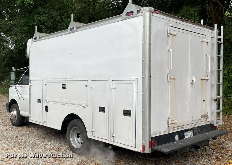 image for item LV9907 2004 Chevrolet Express 3500  utility van