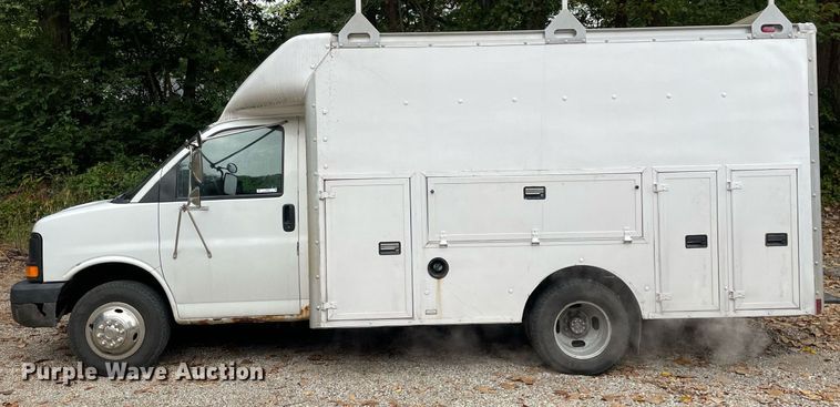 image for item LV9907 2004 Chevrolet Express 3500  utility van