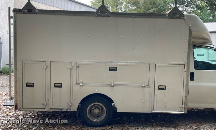 image for item LV9907 2004 Chevrolet Express 3500  utility van