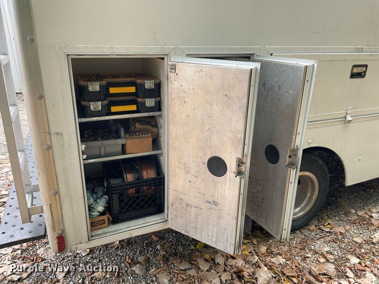 image for item LV9907 2004 Chevrolet Express 3500  utility van