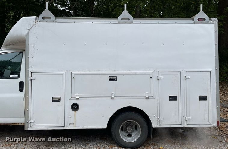image for item LV9907 2004 Chevrolet Express 3500  utility van