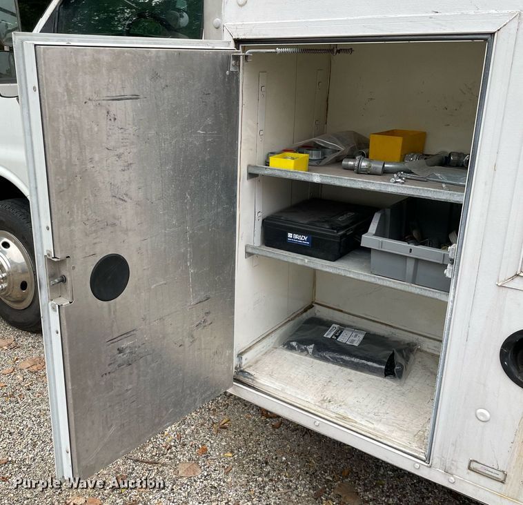 image for item LV9907 2004 Chevrolet Express 3500  utility van