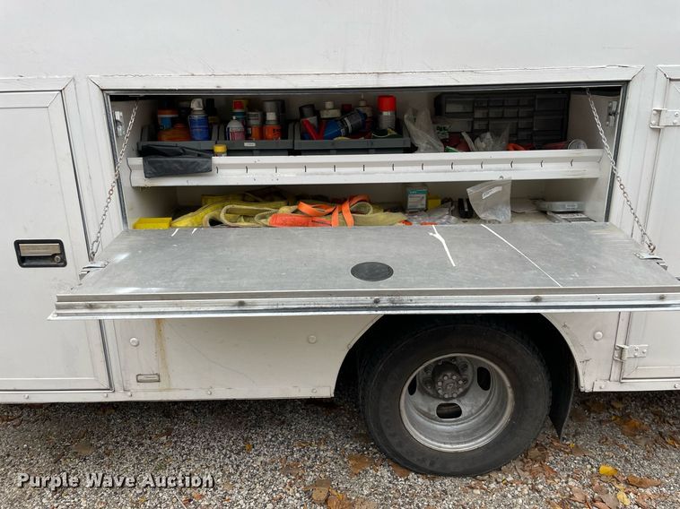 image for item LV9907 2004 Chevrolet Express 3500  utility van