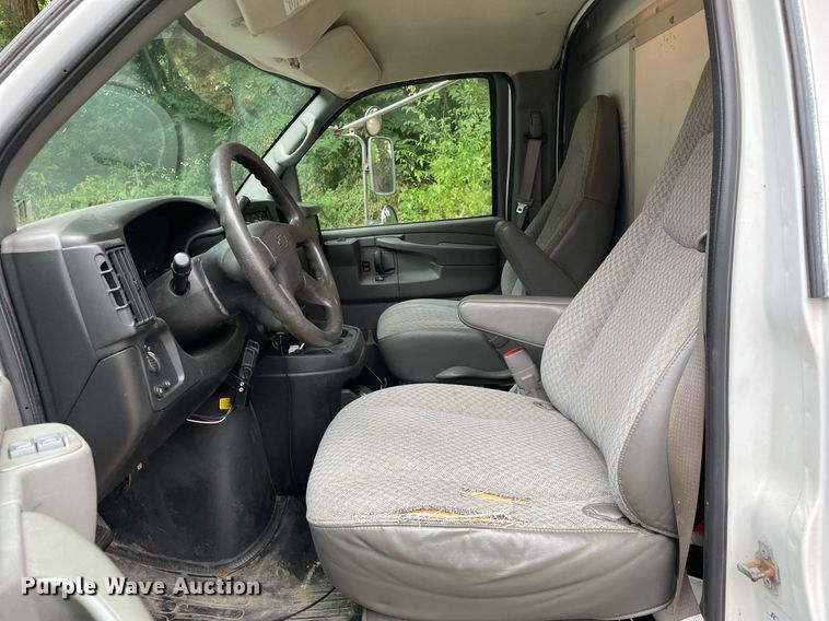 image for item LV9907 2004 Chevrolet Express 3500  utility van