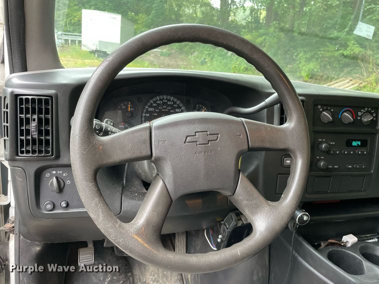 image for item LV9907 2004 Chevrolet Express 3500  utility van