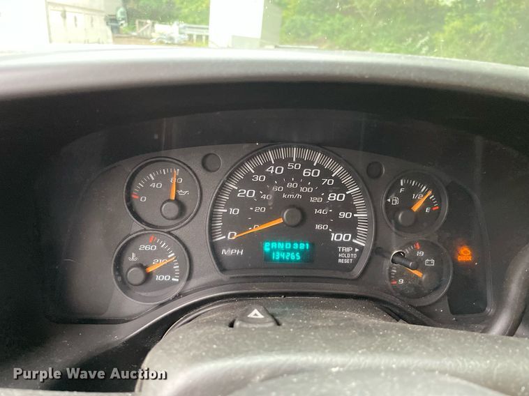 image for item LV9907 2004 Chevrolet Express 3500  utility van