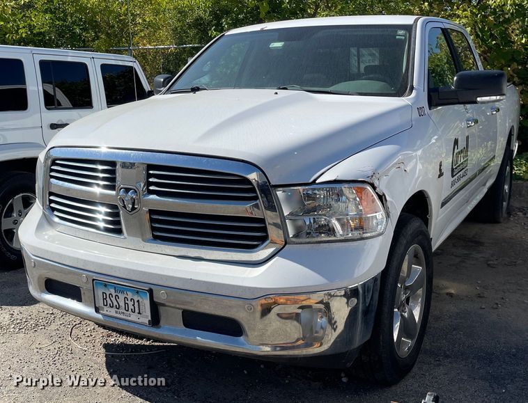 image for item LV9934 2016 Dodge Ram 1500  Crew Cab pickup truck