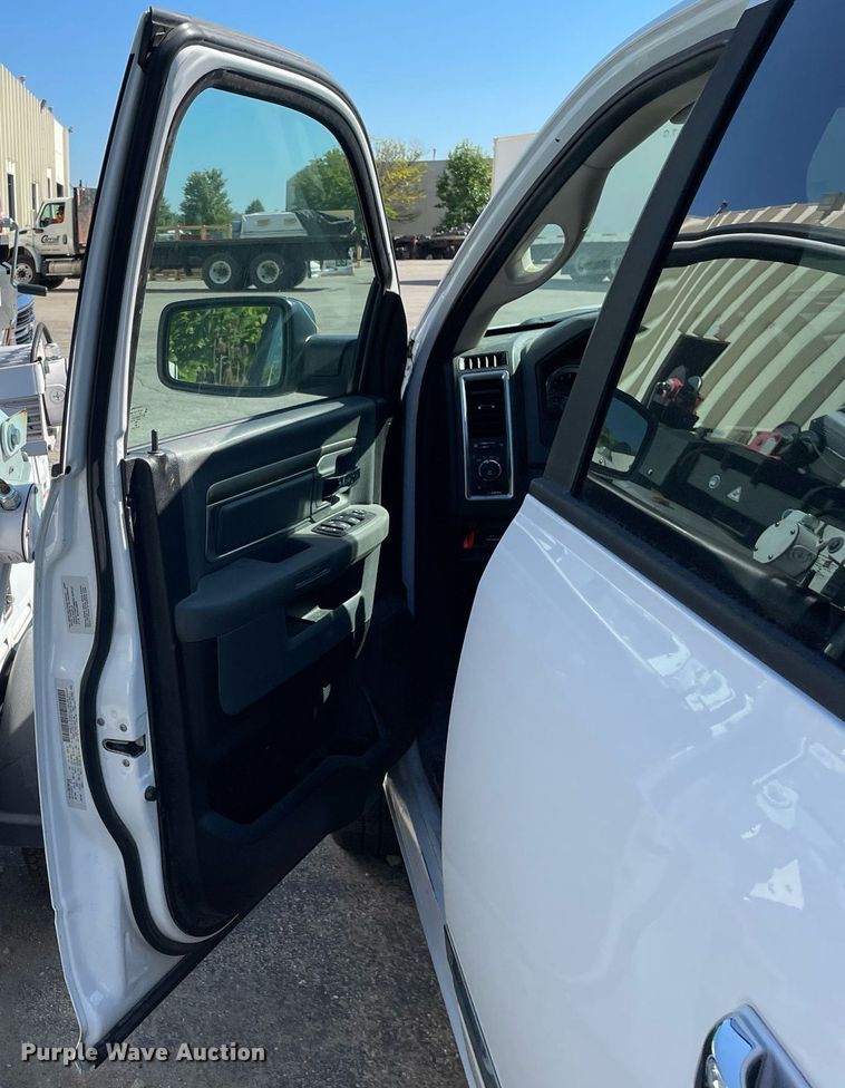 image for item LV9934 2016 Dodge Ram 1500  Crew Cab pickup truck