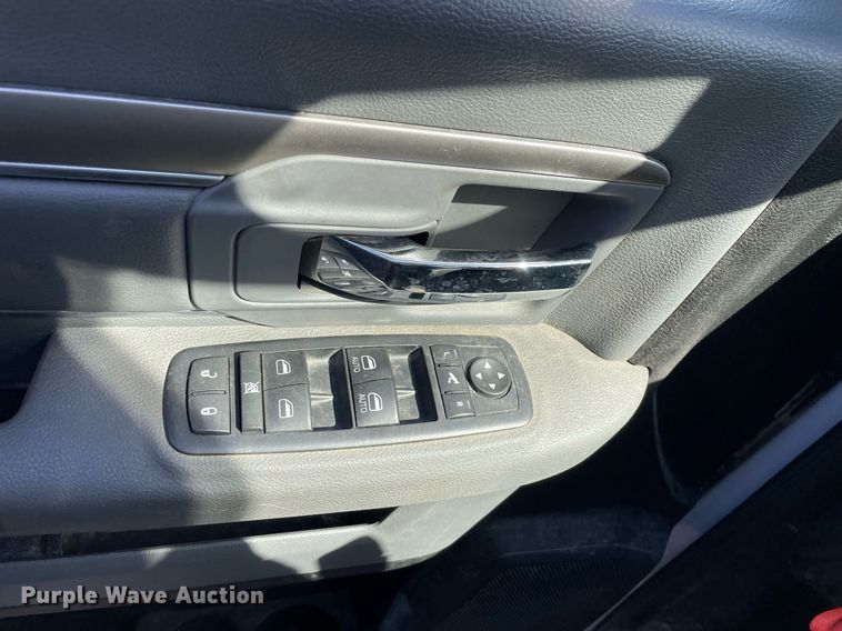 image for item LV9934 2016 Dodge Ram 1500  Crew Cab pickup truck