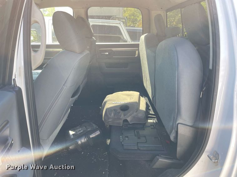 image for item LV9934 2016 Dodge Ram 1500  Crew Cab pickup truck