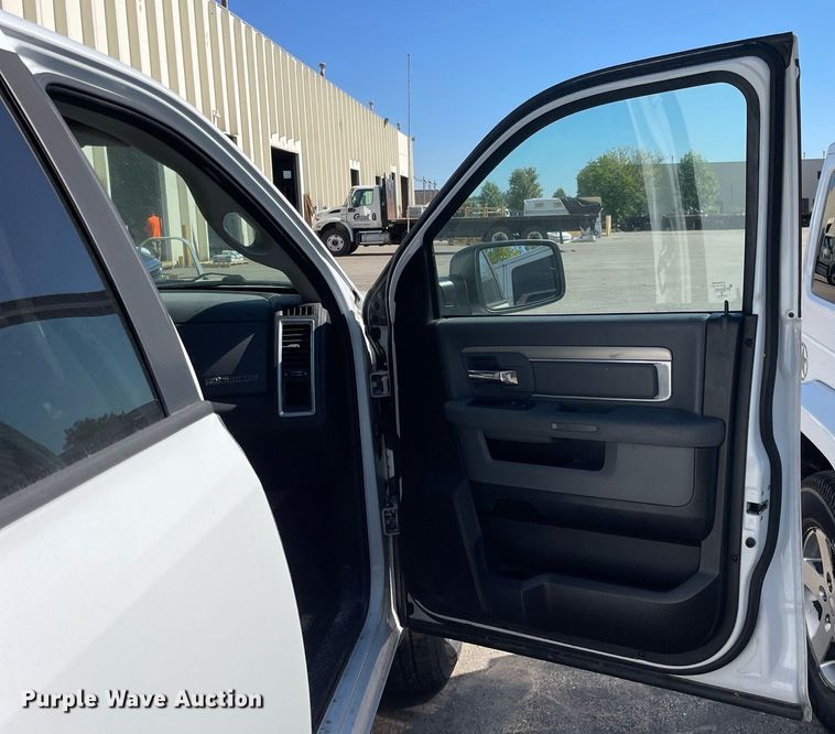 image for item LV9934 2016 Dodge Ram 1500  Crew Cab pickup truck