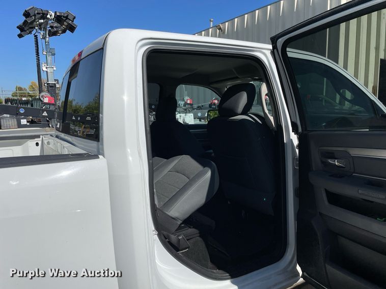 image for item LV9934 2016 Dodge Ram 1500  Crew Cab pickup truck