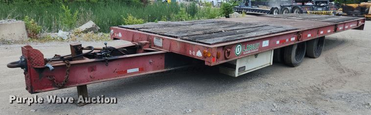 image for item LX9693 1994 Trail-Eze D20T28  tilt deck equipment trailer