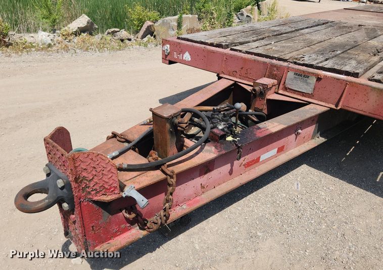 image for item LX9693 1994 Trail-Eze D20T28  tilt deck equipment trailer