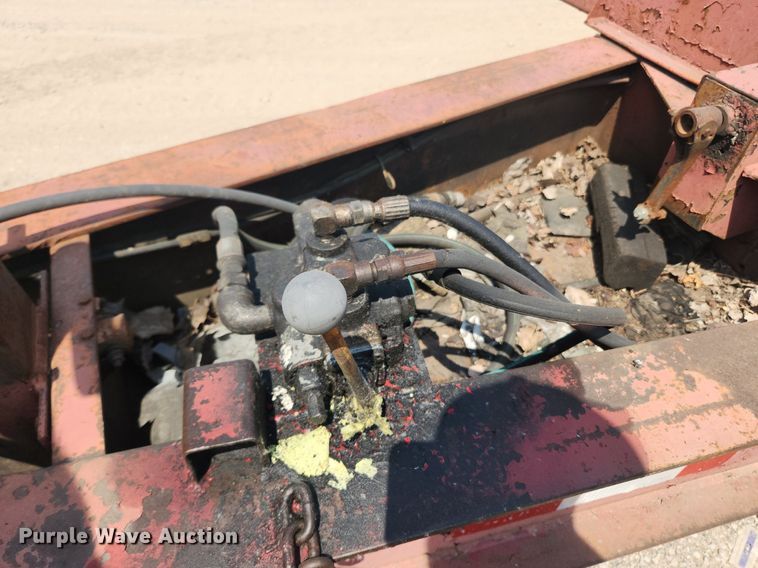 image for item LX9693 1994 Trail-Eze D20T28  tilt deck equipment trailer