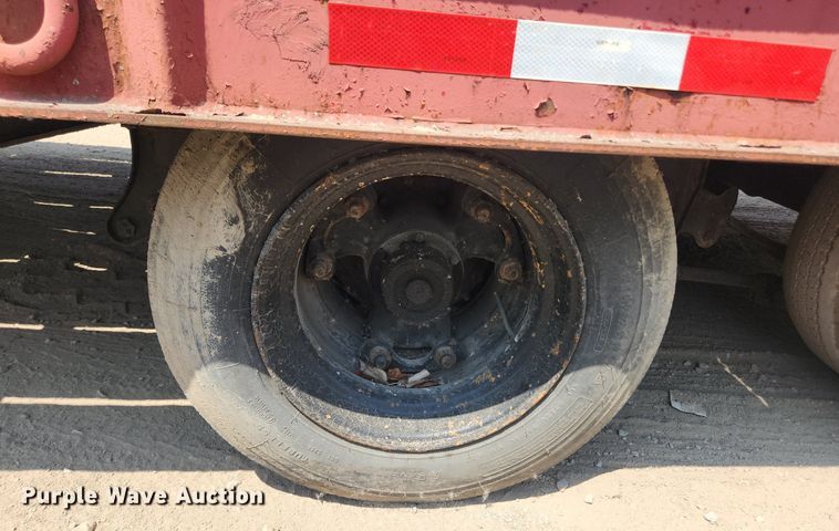 image for item LX9693 1994 Trail-Eze D20T28  tilt deck equipment trailer