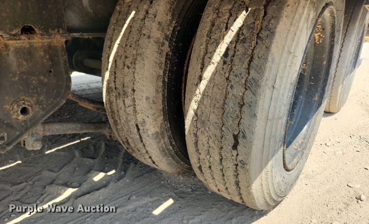 image for item LX9693 1994 Trail-Eze D20T28  tilt deck equipment trailer