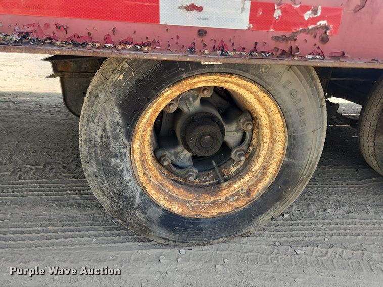 image for item LX9693 1994 Trail-Eze D20T28  tilt deck equipment trailer