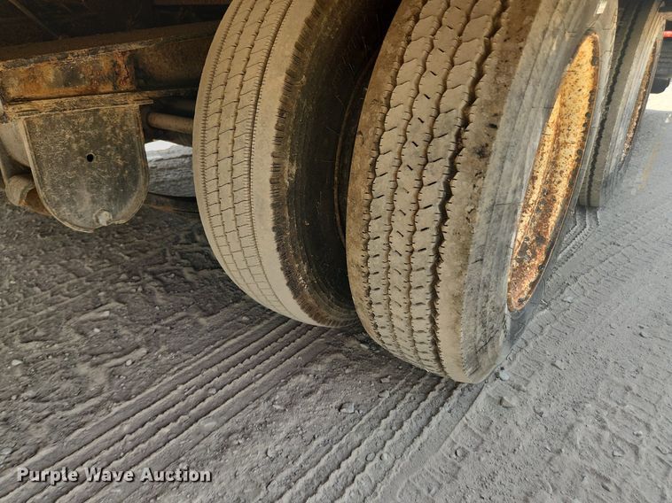 image for item LX9693 1994 Trail-Eze D20T28  tilt deck equipment trailer