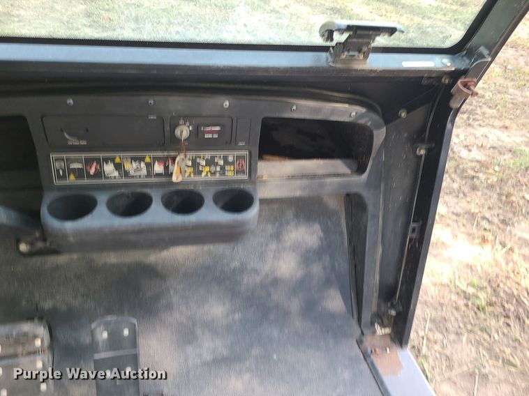 image for item MG9761 Cushman Commander  golf cart
