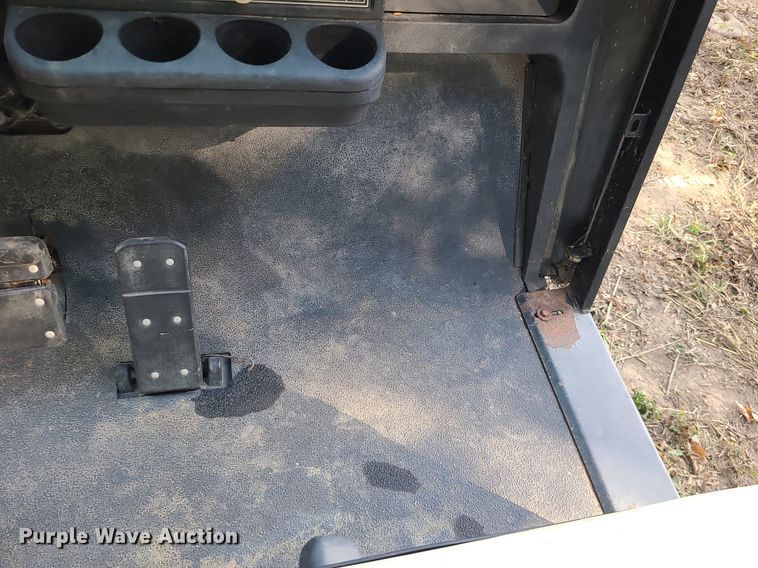 image for item MG9761 Cushman Commander  golf cart