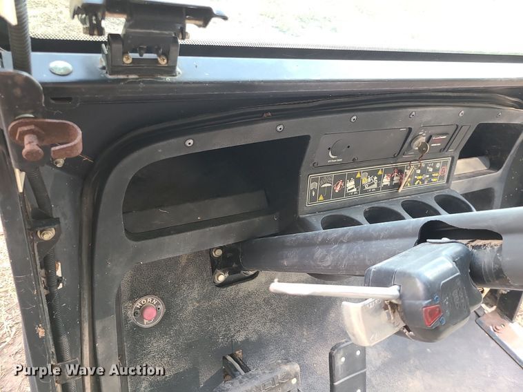 image for item MG9761 Cushman Commander  golf cart