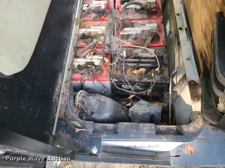 image for item MG9761 Cushman Commander  golf cart