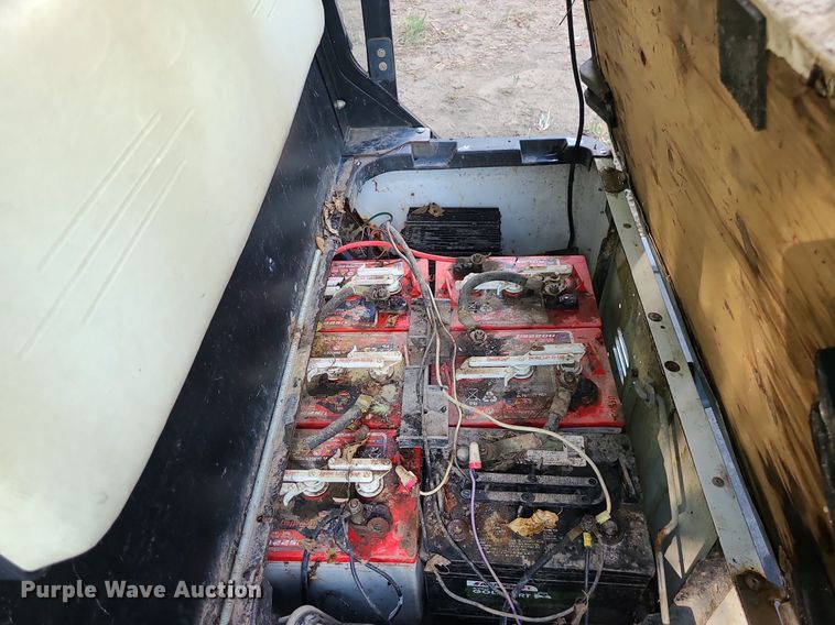 image for item MG9761 Cushman Commander  golf cart