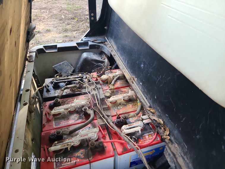 image for item MG9761 Cushman Commander  golf cart