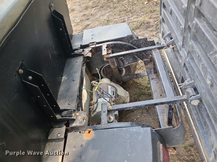 image for item MG9761 Cushman Commander  golf cart