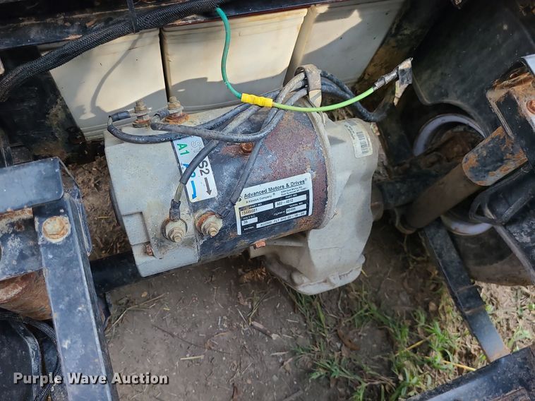 image for item MG9761 Cushman Commander  golf cart