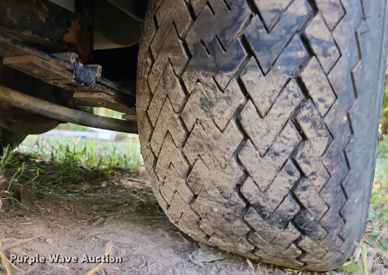 image for item MG9761 Cushman Commander  golf cart