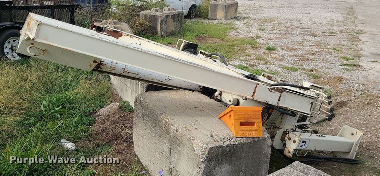 image for item MG9763 National Crane Corporation N65  knuckle boom crane