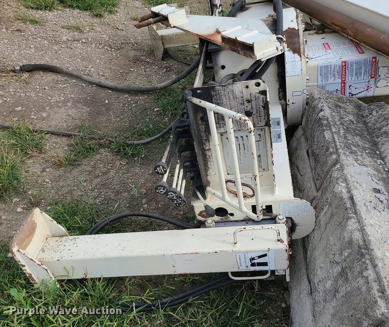 image for item MG9763 National Crane Corporation N65  knuckle boom crane