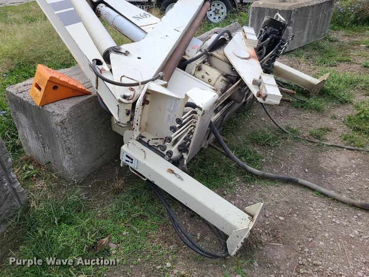 image for item MG9763 National Crane Corporation N65  knuckle boom crane