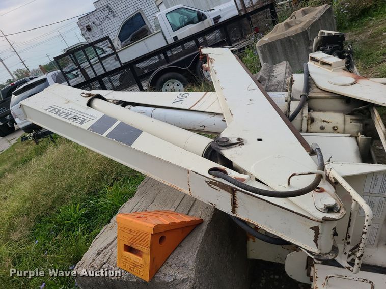 image for item MG9763 National Crane Corporation N65  knuckle boom crane