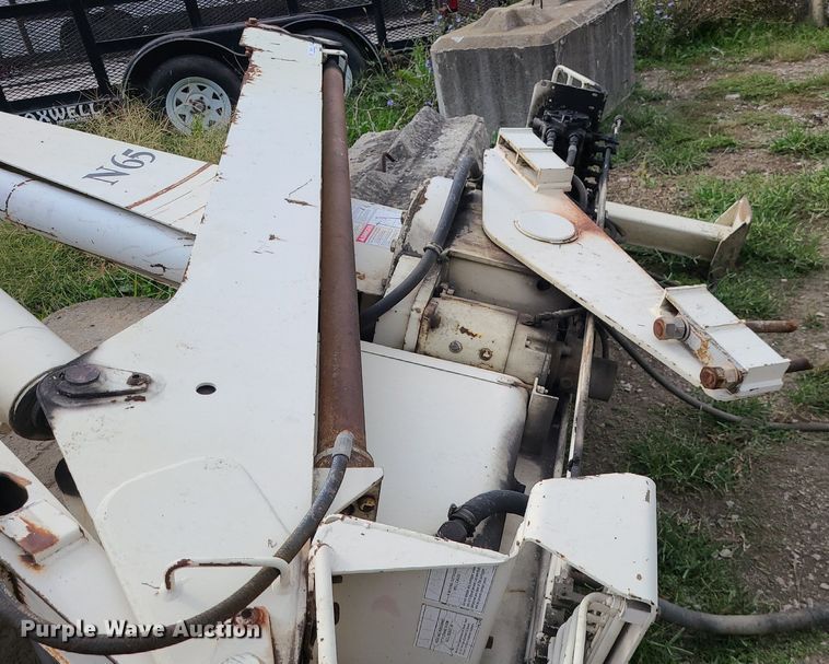 image for item MG9763 National Crane Corporation N65  knuckle boom crane