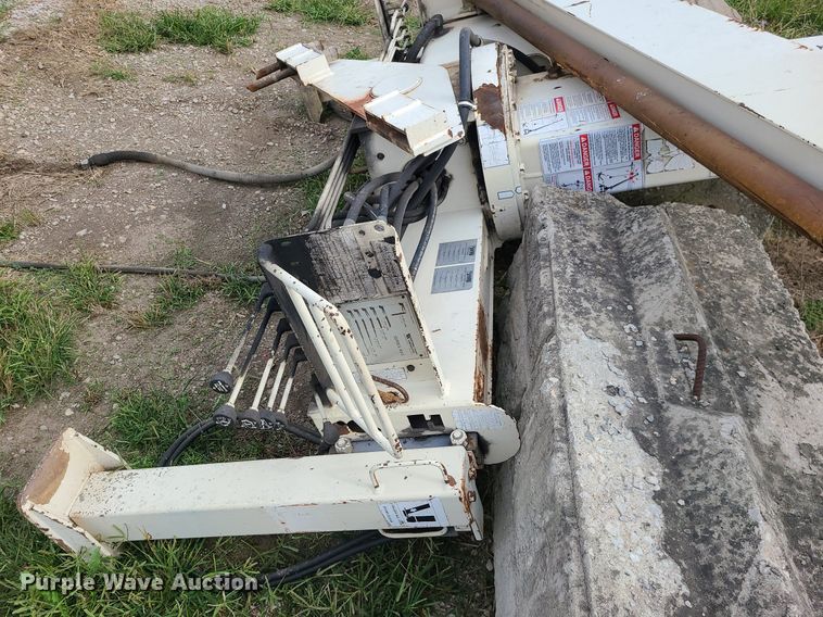 image for item MG9763 National Crane Corporation N65  knuckle boom crane