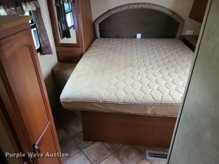 image for item MG9766 2012 Dutchmen Denali 265RL  camper