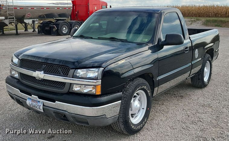 image for item MG9768 2003 Chevrolet Silverado 1500  pickup truck