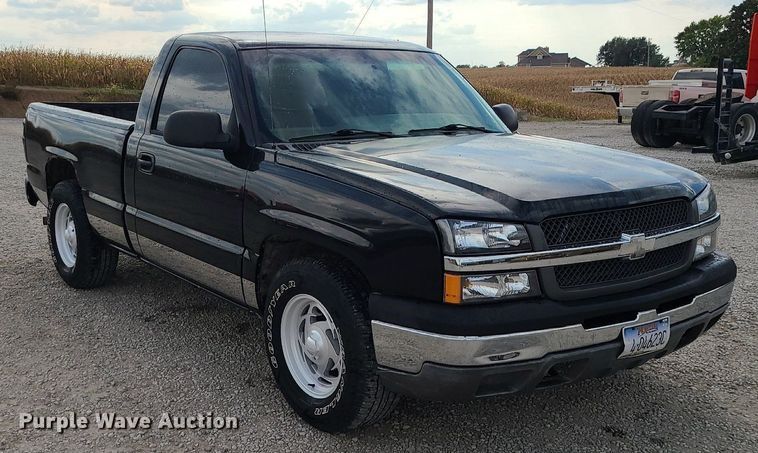 image for item MG9768 2003 Chevrolet Silverado 1500  pickup truck
