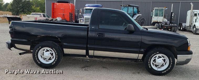 image for item MG9768 2003 Chevrolet Silverado 1500  pickup truck