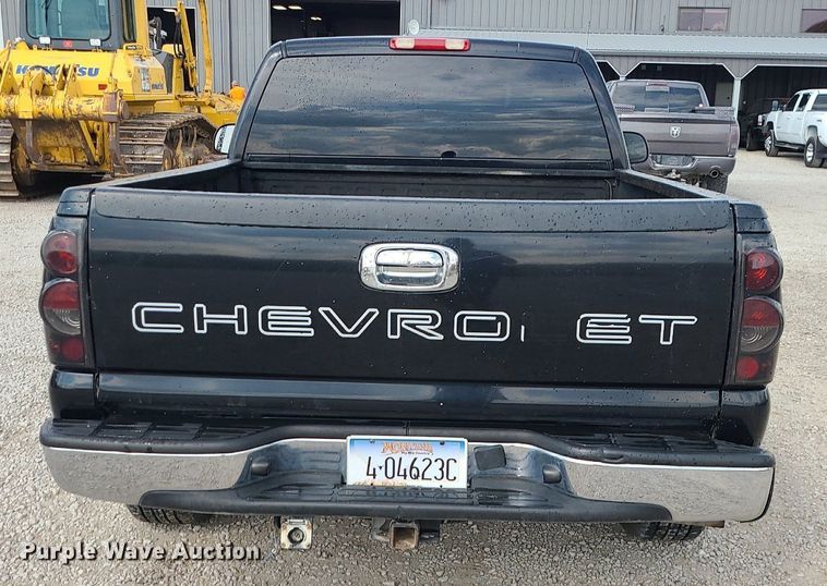 image for item MG9768 2003 Chevrolet Silverado 1500  pickup truck