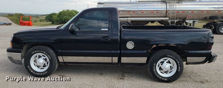 image for item MG9768 2003 Chevrolet Silverado 1500  pickup truck